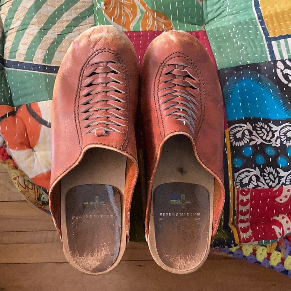 MIA clogs